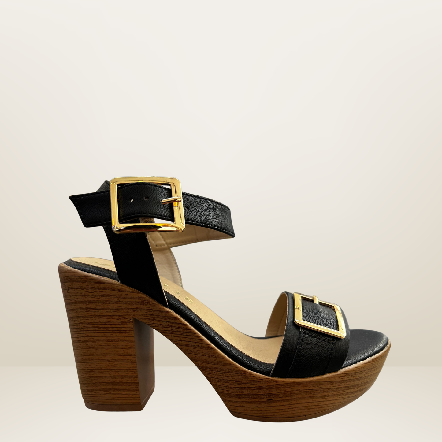Sandalia de Plataforma Negra con Hebillas Doradas - Pauile- 3769