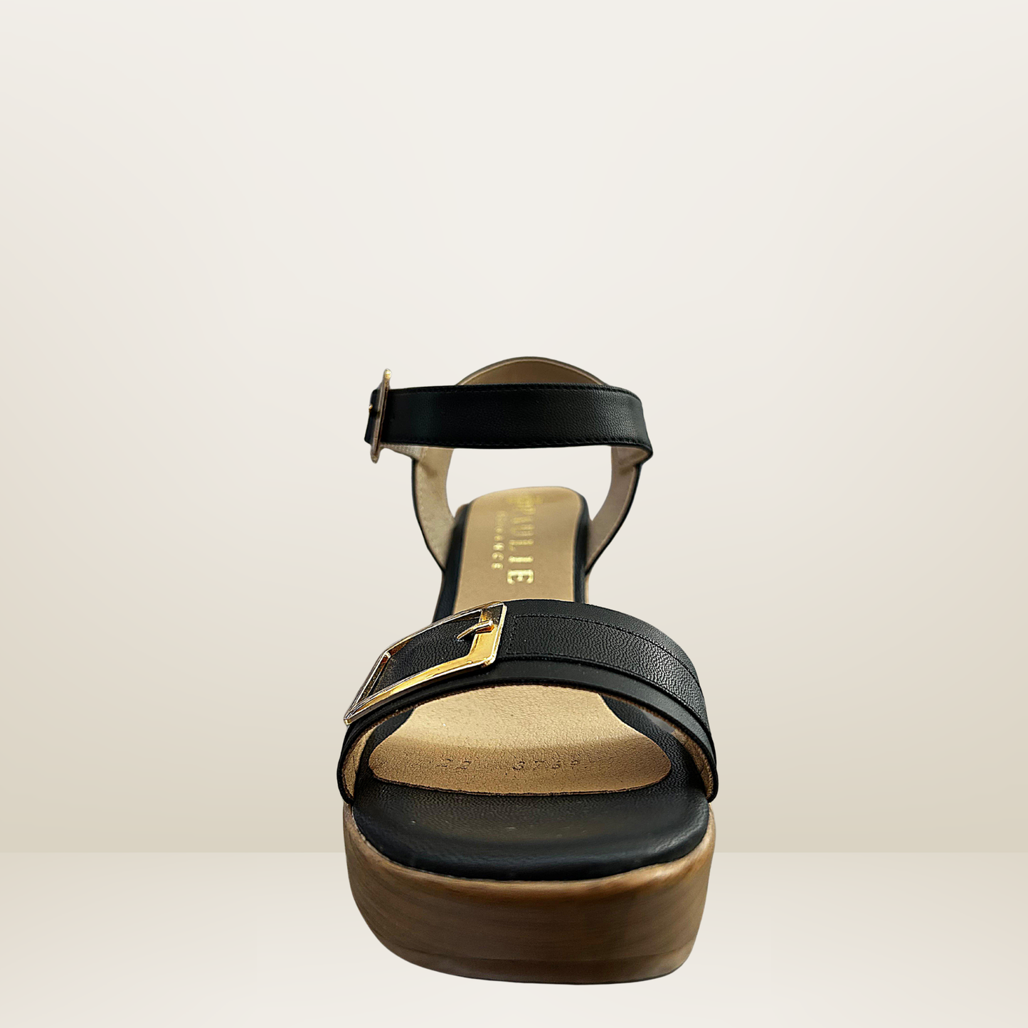 Sandalia de Plataforma Negra con Hebillas Doradas - Pauile- 3769