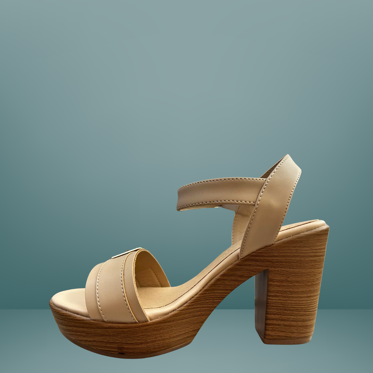 Sandalia de Plataforma Negra con Hebillas Doradas - Pauile- 3769