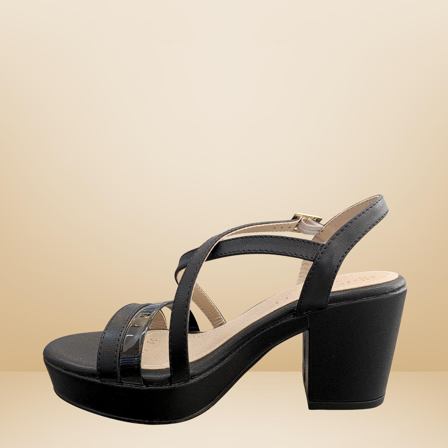 Sandalia camel con plataforma  con detalles metálicos -Paulie- 5446