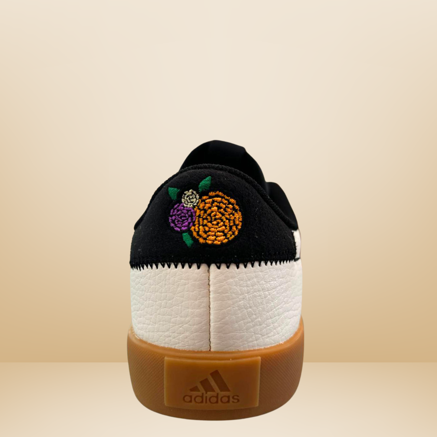 Tenis casuales adidas para dama -blanco franjas negras -JH8629